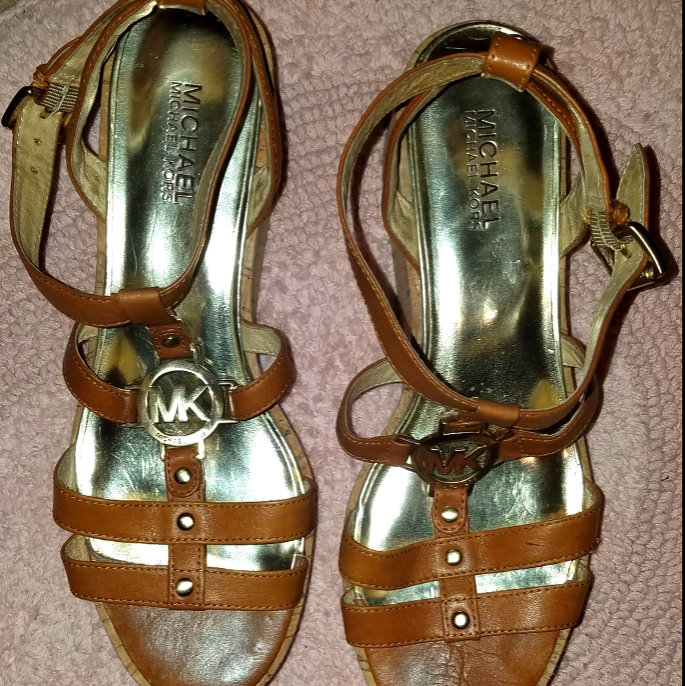 Ladies designer sandals. MAKE A REASONABLE OFFER